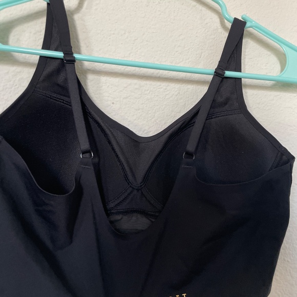 Victoria’s Secret black sports bra with mesh 36B - Picture 5 of 7